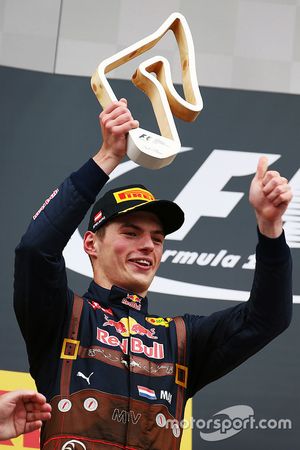 Max Verstappen, Red Bull Racing merayakan second position di podium