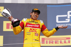 Podium: peringkat kedua Sean Gelael, Pertamina Campos Racing