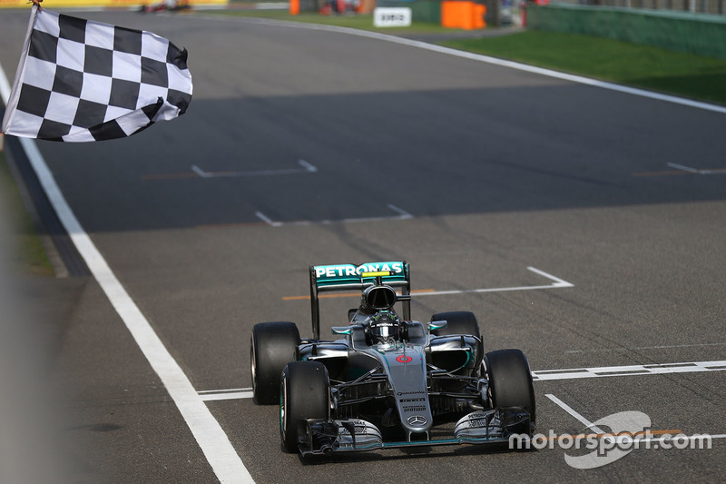 Le vainqueur Nico Rosberg, Mercedes AMG F1 Team W07