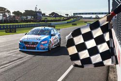 Le vainqueur Scott McLaughlin, Garry Rogers Motorsport Volvo