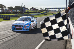 Winner Scott McLaughlin, Garry Rogers Motorsport Volvo