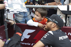 Lewis Hamilton, Mercedes AMG F1 Team with fans