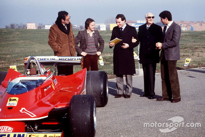 Maranello 1980, Mauro Forghieri, Gilles Villeneuve, Marco Piccinini, Jody Scheckter lors de la présentation de la Ferrari T5