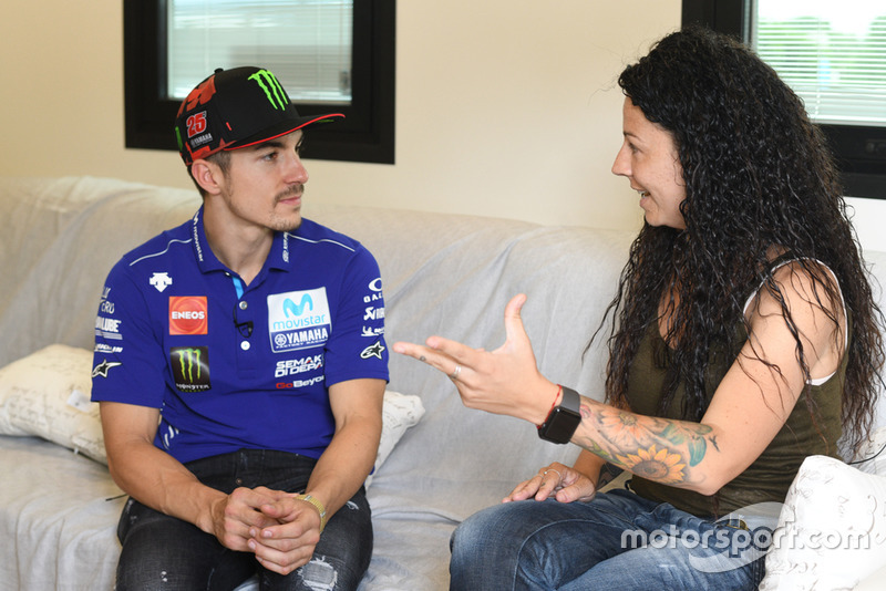Maverick Viñales, Yamaha; Marta Caparrós, CEO de AUssieYouTOO