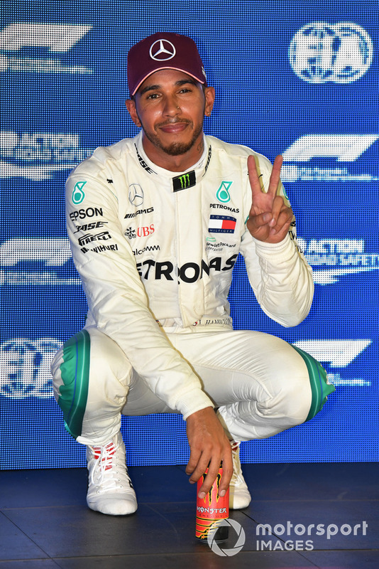 Il poleman Lewis Hamilton, Mercedes AMG F1