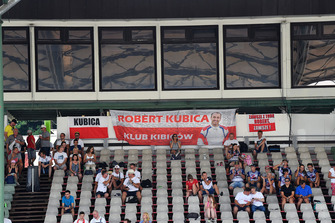 Robert Kubica, Williams fans and banner