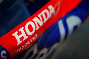 Honda-logo op de Toro Rosso