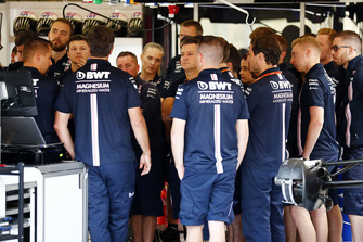 Réunion dans le garage de Force India F1