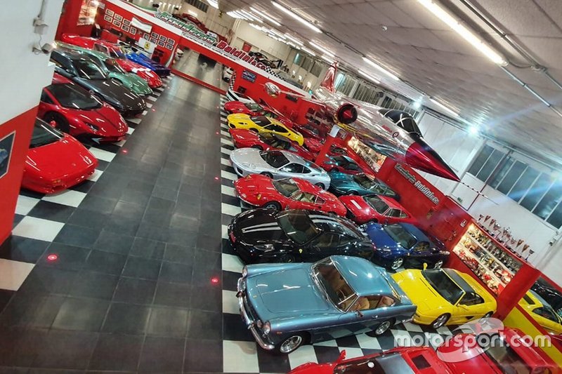 Jet esposto nell'officina di Scuderia Baldini