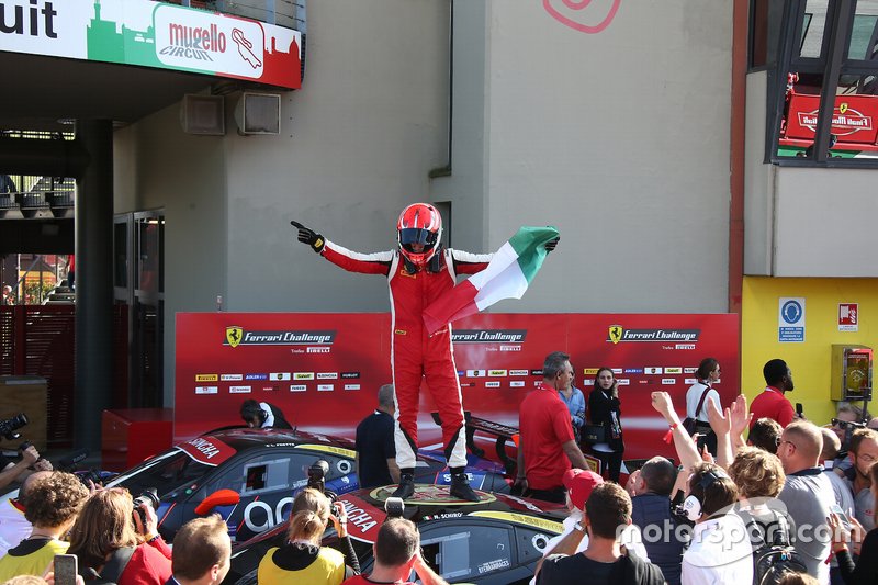 #3 Ferrari 488 Challenge, Rossocorsa: Niccolò Schirò