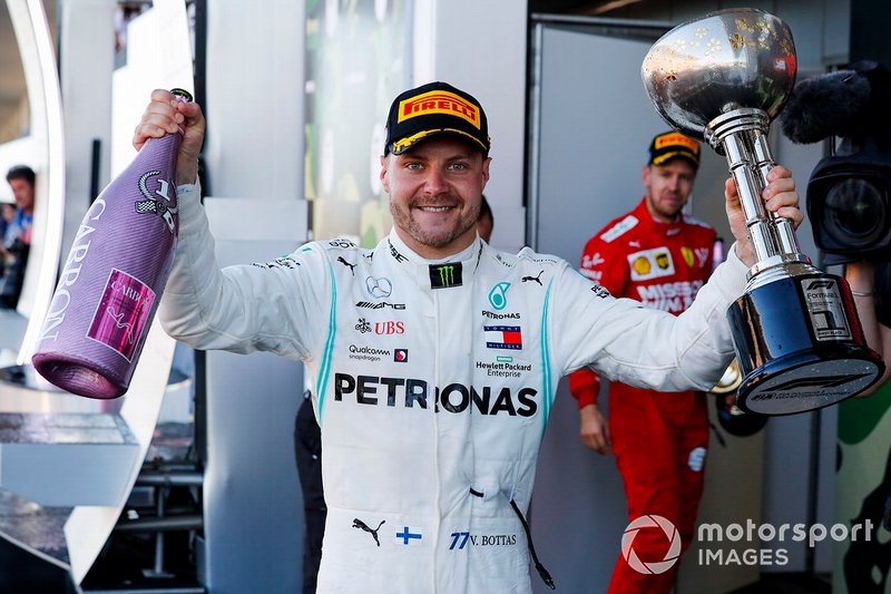 Podio: ganador de la carrera Valtteri Bottas, Mercedes AMG F1 celebra