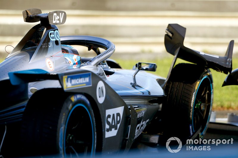 Nyck de Vries, Mercedes Benz EQ, EQ Silver Arrow 01 damages the front wing