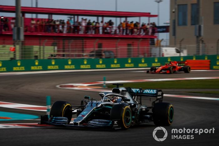 Lewis Hamilton, Mercedes AMG F1 W10, Charles Leclerc, Ferrari SF90 
