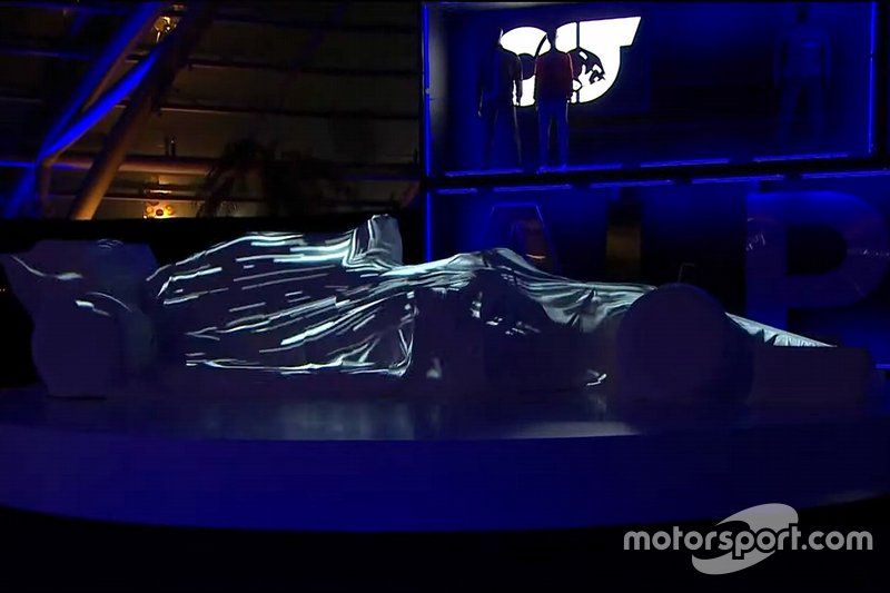 Monoplaza AlfaTauri a cubierto