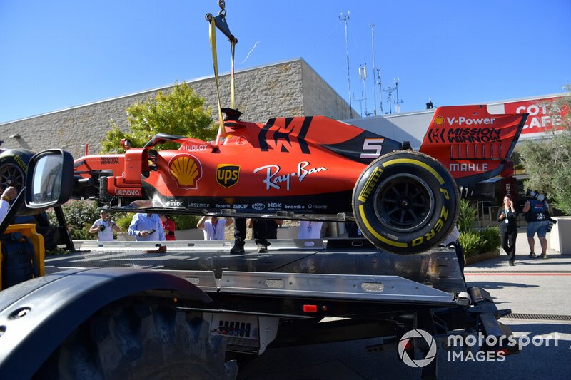 La suspensión dañada del monoplaza de Sebastian Vettel, Ferrari SF90
