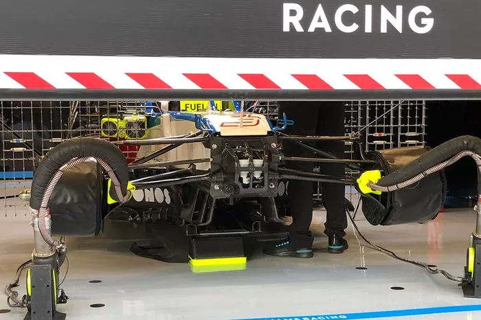 El Williams FW43 en el garaje