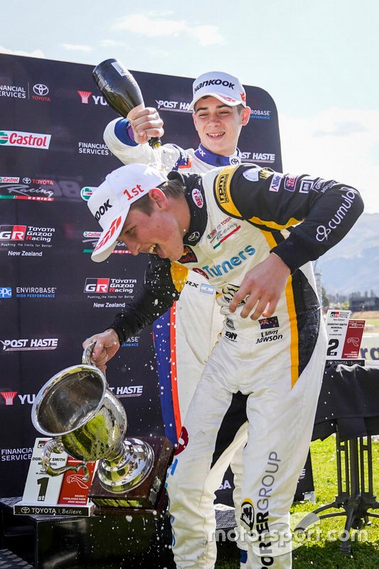 Podium: race winner Liam Lawson, second place Franco Colapinto