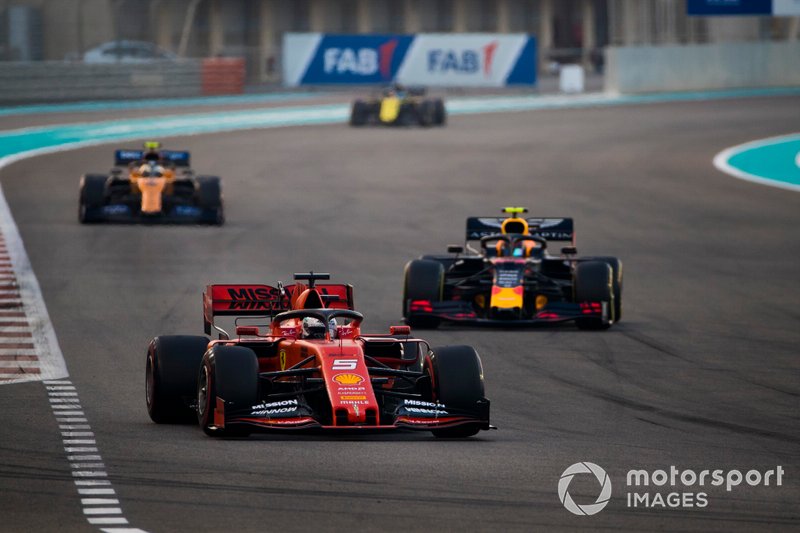Sebastian Vettel, Ferrari SF90, precede Alexander Albon, Red Bull RB15, e Lando Norris, McLaren MCL34