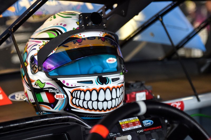 Daniel Suarez, Stewart-Haas Racing, Ford Mustang Walmart Family Mobile
