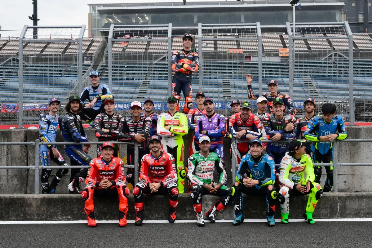 motogp-riders-group-photo.webp