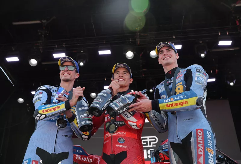 Marc Marquez, vainqueur de la course, Ducati Team, Alex Marquez, Gresini Racing, Fermin Aldeguer, Gresini Racing