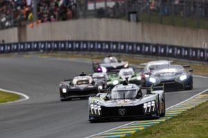 #94 Peugeot Totalenergies Peugeot 9X8: Stoffel Vandoorne, Paul Di Resta, Loic Duval