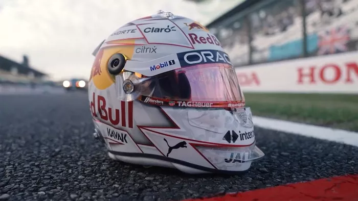 Casco de Sergio Pérez. Red Bull Racing