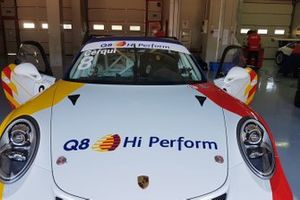 Auto di Alberto Cerqui nel garage del Team Q8 Hi Perform