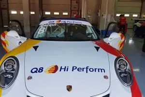 Auto di Alberto Cerqui nel garage del Team Q8 Hi Perform