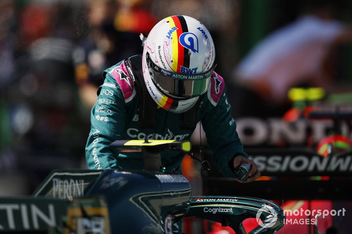 Sebastian Vettel, Aston Martin, al Parc Ferme dopo le qualifiche
