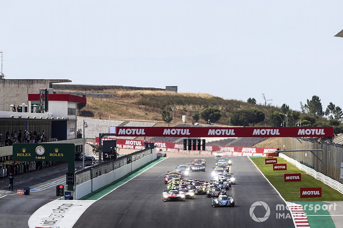 Arrancada, #36 Alpine Elf Matmut Alpine 480 Gibson: Andre Negrao, Nicolas Lapierre, Matthieu Vaxiviere leads
