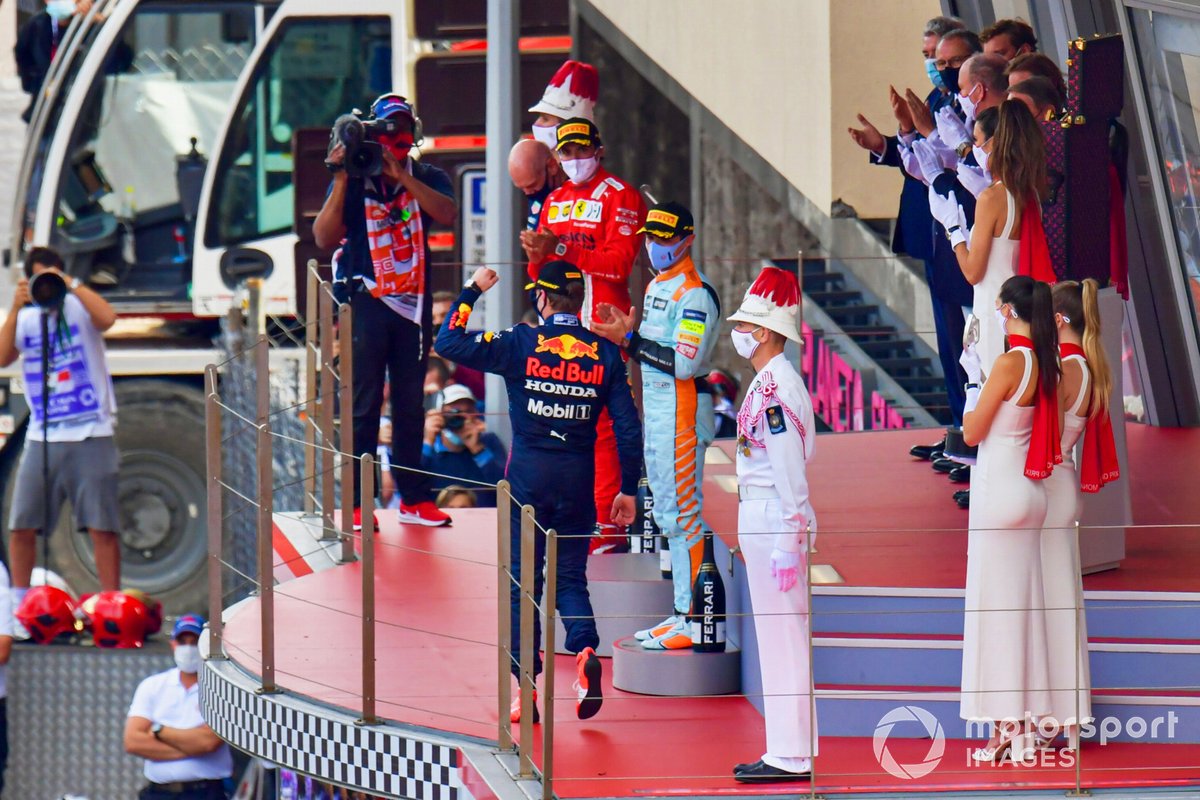 Podio: ganador Max Verstappen, Red Bull Racing