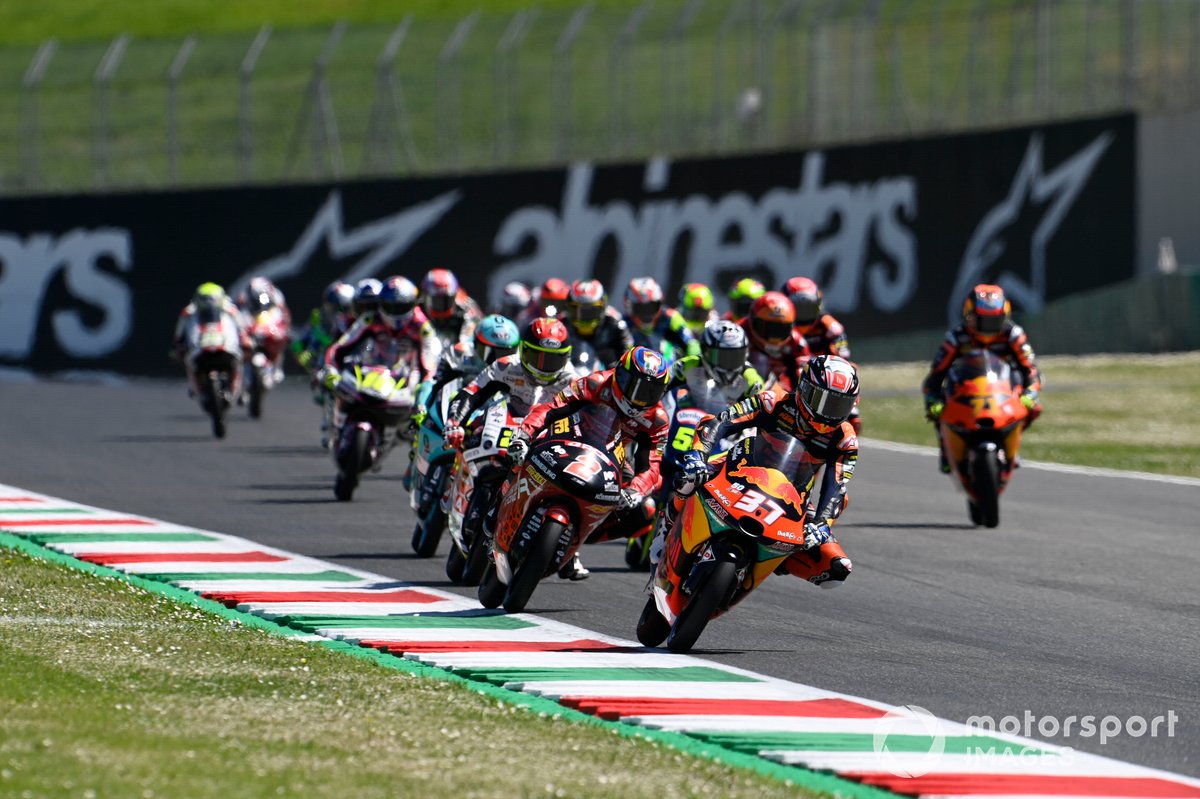 Pedro Acosta, Red Bull KTM Ajo leads