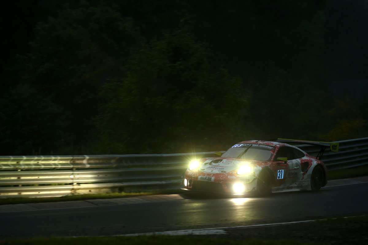 #31 Frikadelli Racing Team Porsche 911 GT3 R: Patrick Pilet, Frederic Makowiecki, Maxime Martin, Dennis Olsen