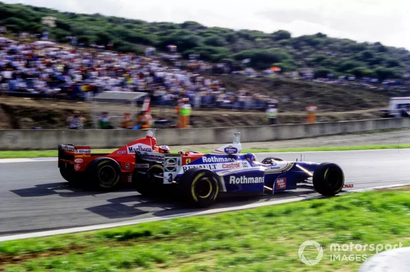 1997: con un golpe de, Michael Schumacher quiso ganar el mundial a su favor en la cita final de Jerez, pero su maniobra contra Jacques Villeneuve fracasó. El alemán terminó descalificado del campeonato.