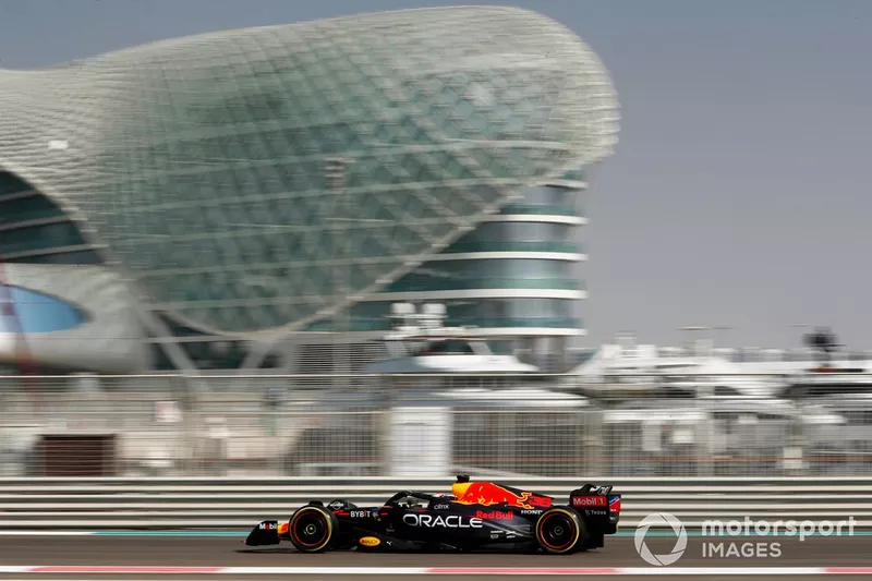 Liam Lawson, Red Bull Racing RB18 
