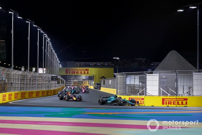 Fernando Alonso, Aston Martin AMR23, Sergio Pérez, Red Bull Racing RB19, George Russell, Mercedes F1 W14