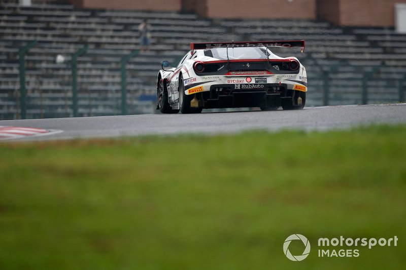 #27 HubAuto Corsa  Ferrari 488 GT3: Heikki Kovalainen, Nick Cassidy, Nick Foster