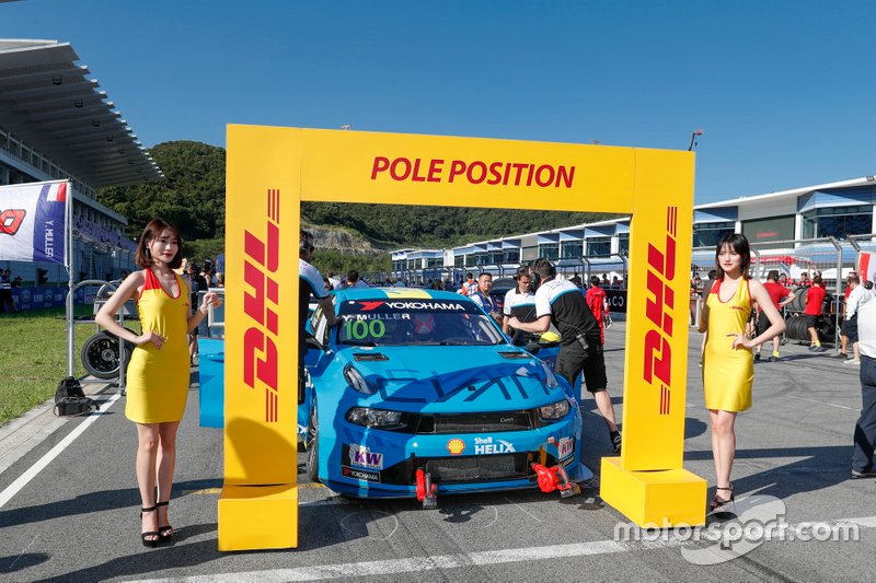 Pole sitter Yvan Muller, Cyan Racing Lynk & Co 03 TCR