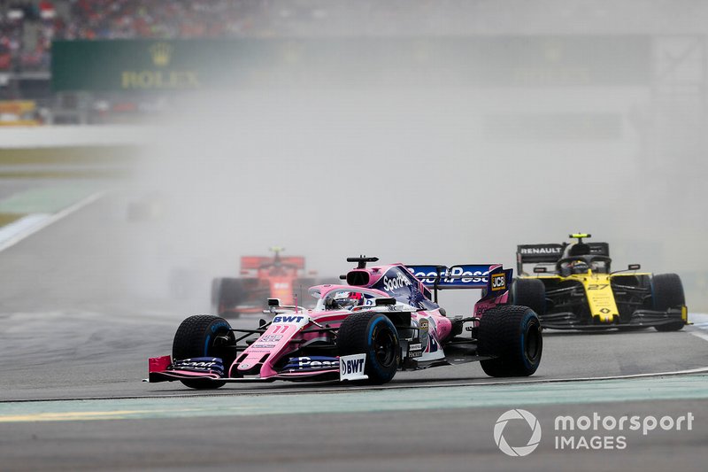 Sergio Perez, Racing Point RP19, precede Nico Hulkenberg, Renault F1 Team R.S. 19