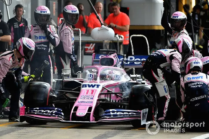 Sergio Perez, Racing Point RP19, sale de los pits después de un cambio de ala