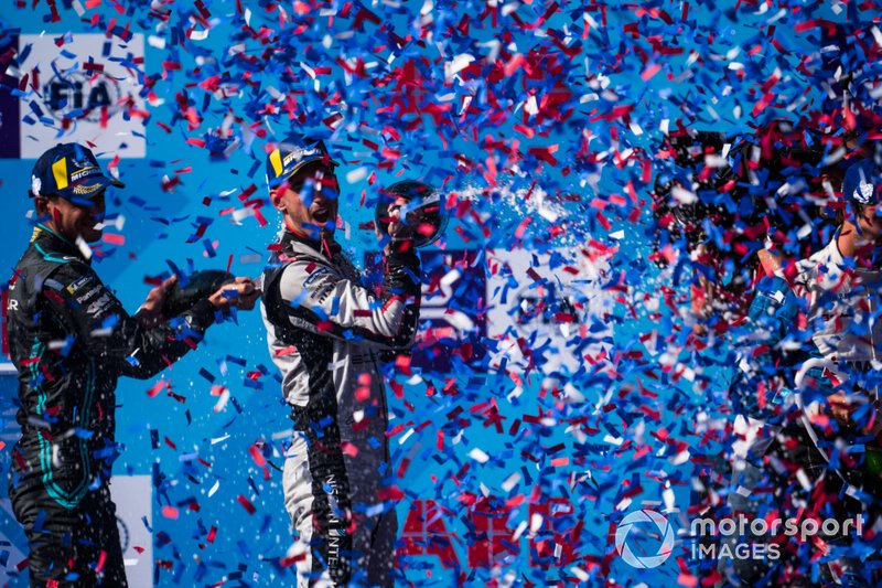 Race winner Sébastien Buemi, Nissan e.Dams celebrates on the podium with Mitch Evans, Panasonic Jaguar Racing, 2nd position, Antonio Felix da Costa, BMW I Andretti Motorsports, 3rd position