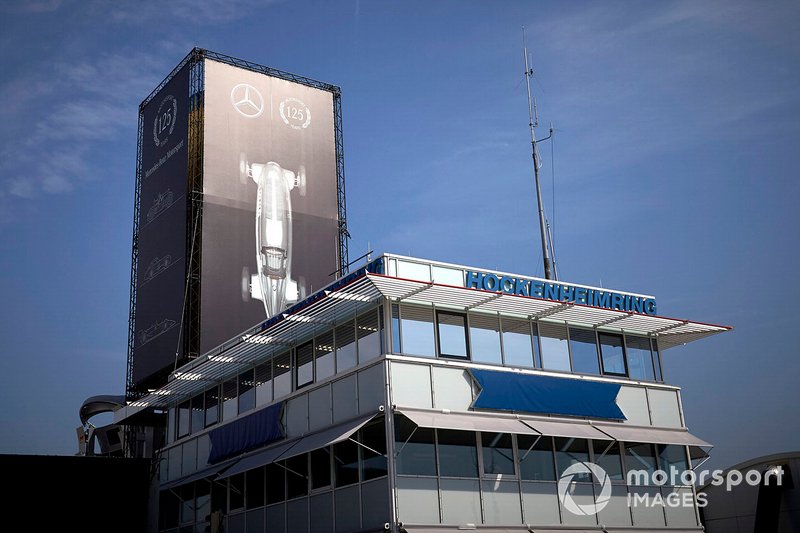 Un logo montrant les 125 ans de Mercedes en sport automobile
