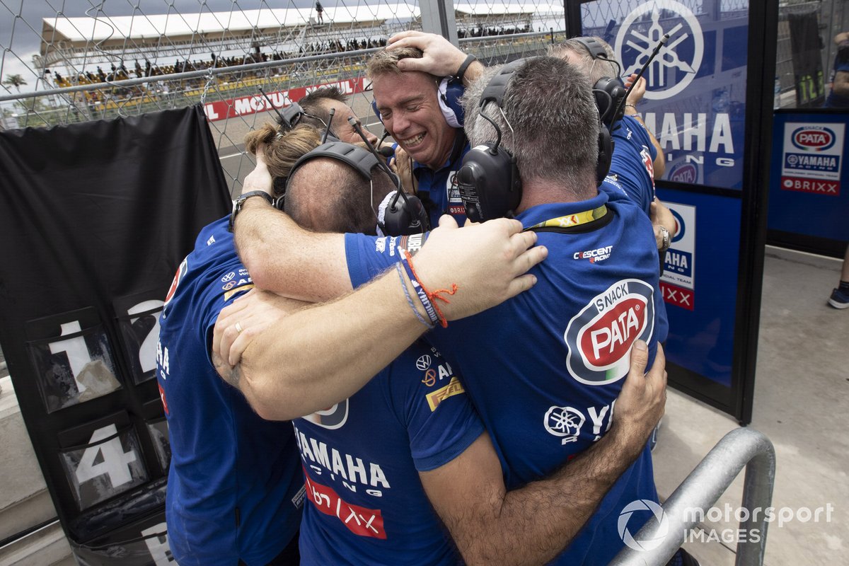 Team Pata Yamaha fête la victoire au Championnat du monde incluant, Paul Denning