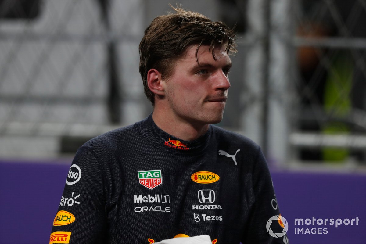 Max Verstappen, de Red Bull Racing, en el Parc Ferme después de chocar al final de la Q3