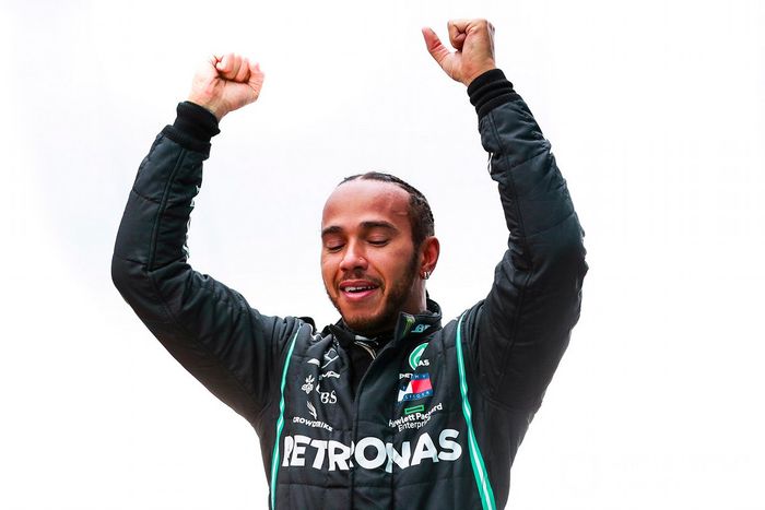 Ganador de la carrera y campeón del mundo Lewis Hamilton, Mercedes F1
