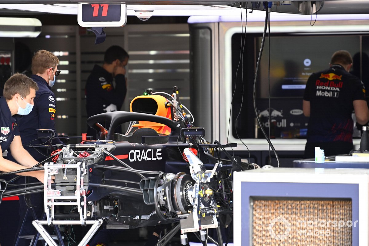 Freno delantero y suspensión delantera del Red Bull Racing RB16B