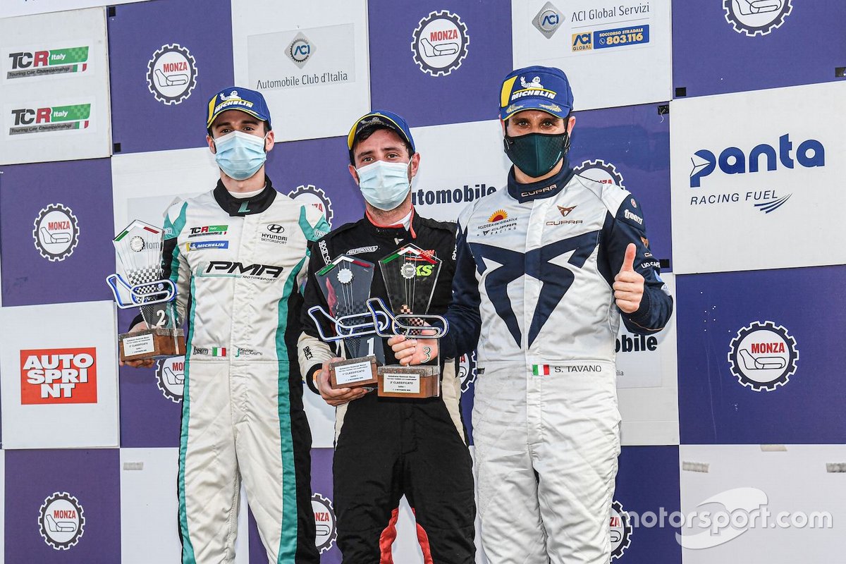 Il Podio di Gara 1: Il vincitore Jonathan Giacon, MM Motorsport, Honda Civic Type R TCR, secondo posto, Felice Jelmini, PMA Motorsport, Hyundai i30 N TCR, terzo posto, Salvatore Tavano, Scuderia del Girasole by Cupra Racing, Cupra Leon Competicion TCR