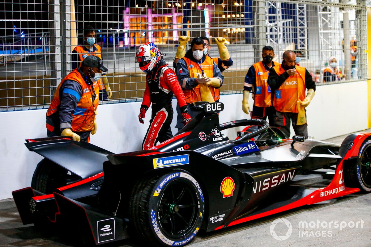 Sebastien Buemi, Nissan e.Dams, Nissan IMO2 se retira de la carrera