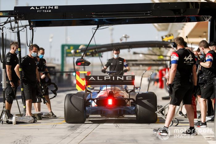 Parada de pits de Fernando Alonso, Alpine A521 